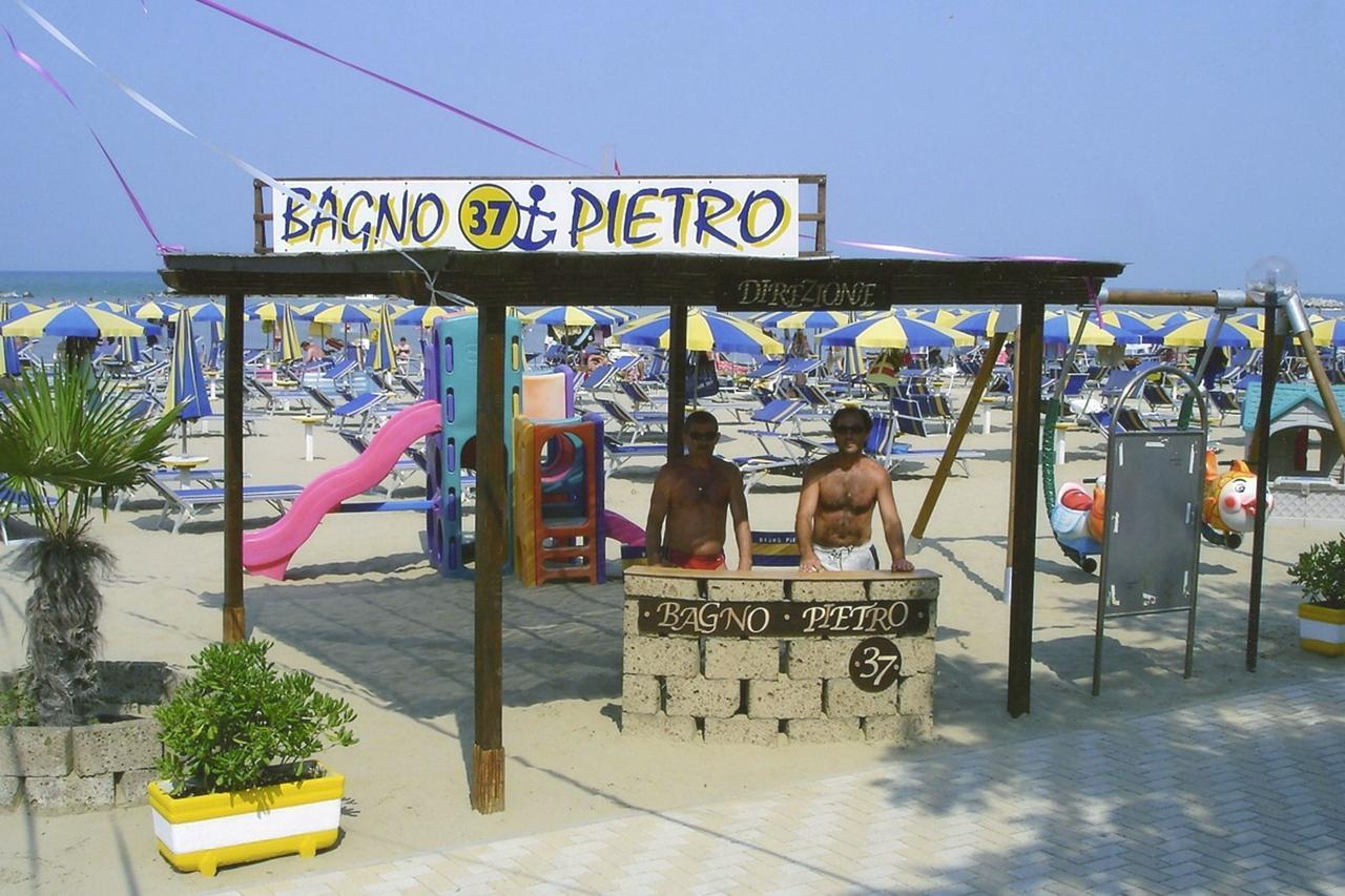 Hotel Susanna Rimini Bagian luar foto