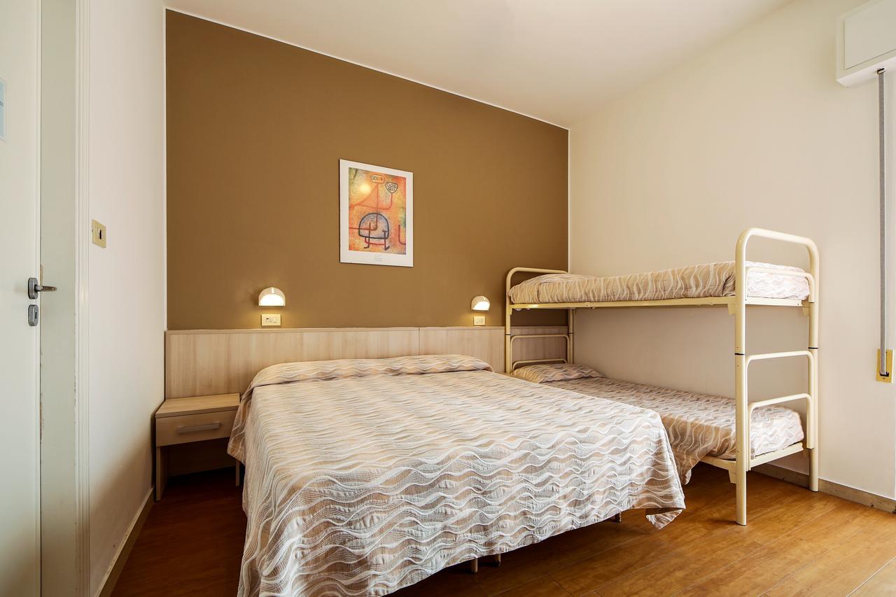 Hotel Susanna Rimini Bagian luar foto