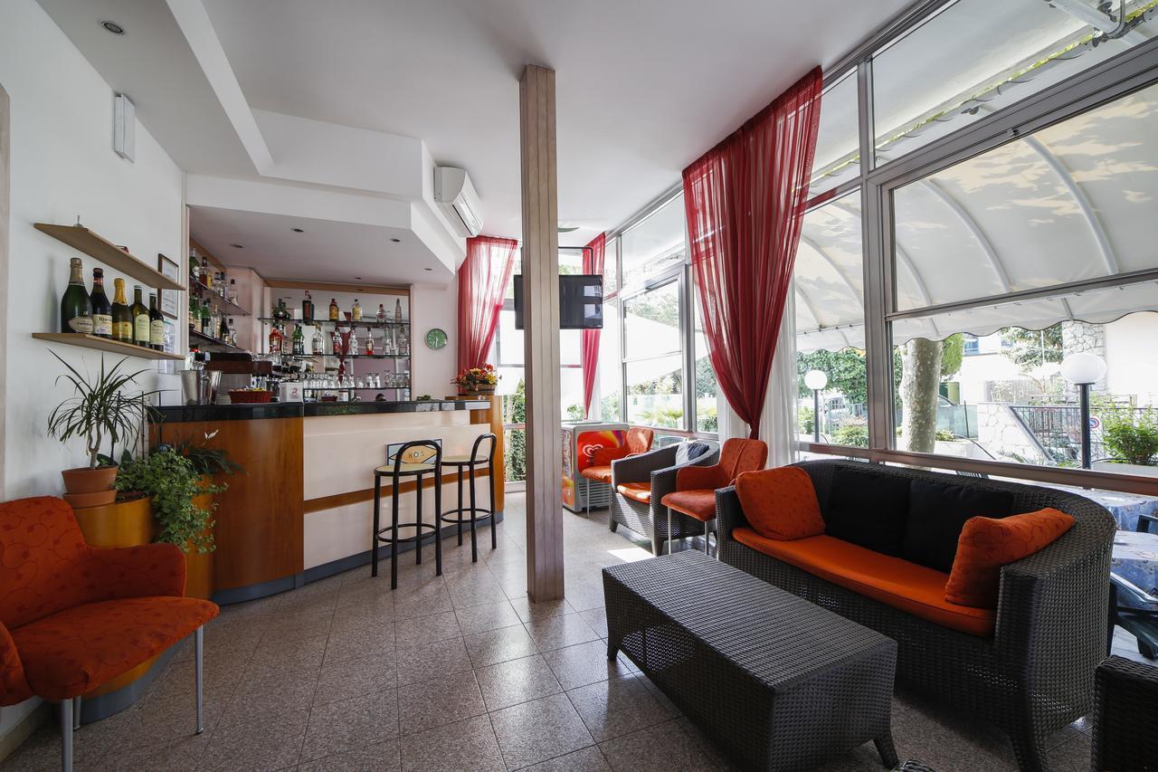 Hotel Susanna Rimini Bagian luar foto